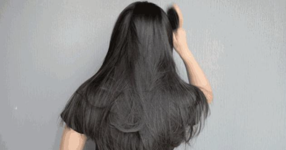 儷真護發(fā)知識：年紀(jì)輕輕就長白發(fā)？這樣做對付少年白